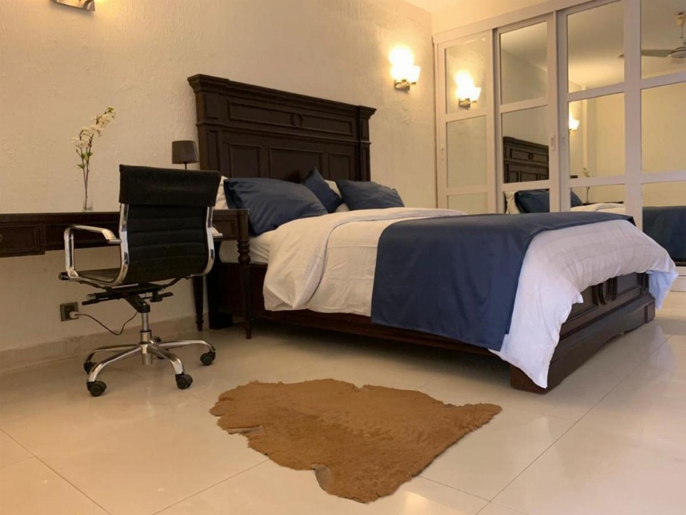 Ultimate Luxury by the Sea - 3 Bed Apartment Image 11